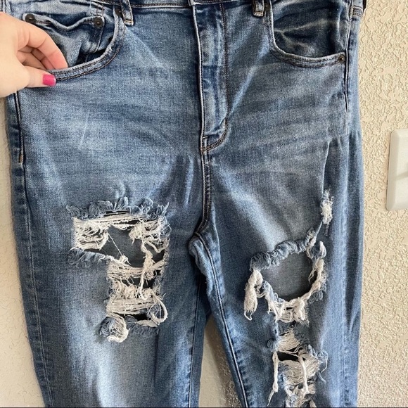 American Eagle- Women’s Slim Straight High Rise Very Distressed Jeans, 14S - Picture 4 of 10